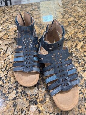 Women’s Cutout Strappy Sandals - Black